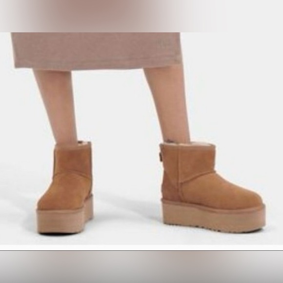 Authentic UGG Classic Mini Platform Boots - Picture 5 of 5